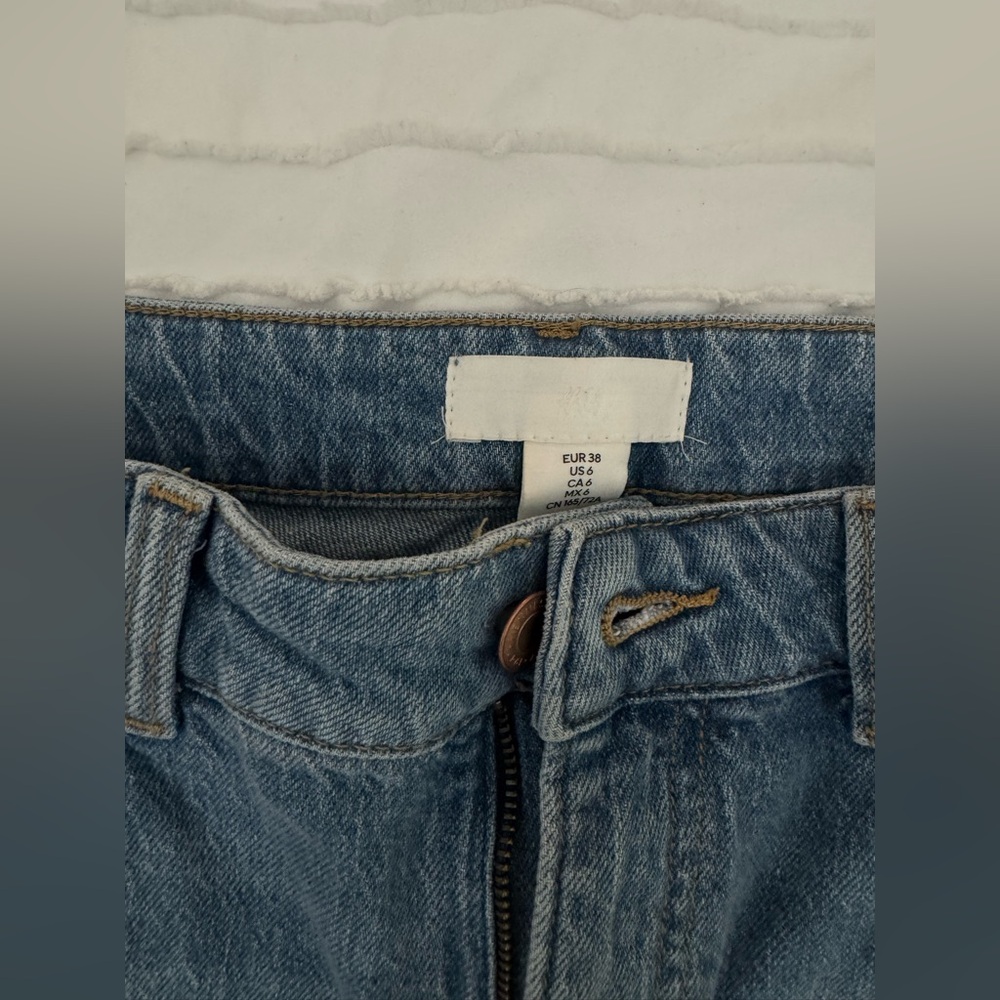 H&M light washed mid-rise Denim Jeans